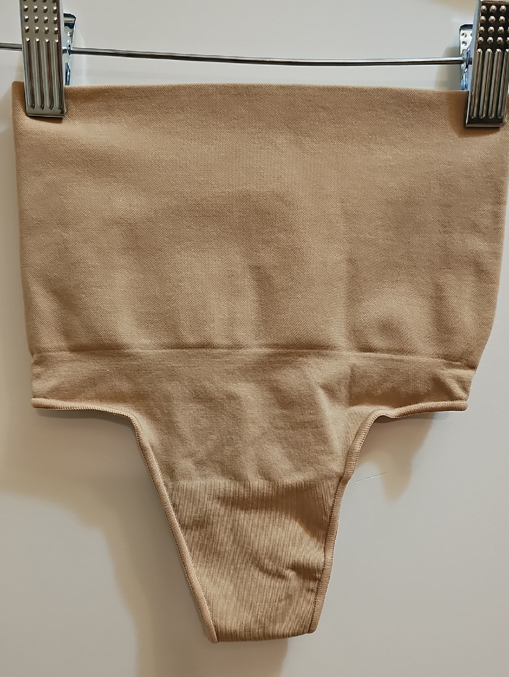 3113. NWOT SKIMS Core Control Thong
